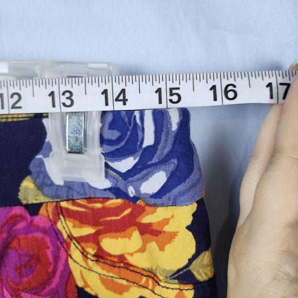 SOFT SURROUNDINGS Super Stretch Big Roses Floral Pull On Capris Pants Petite L - Picture 9 of 14